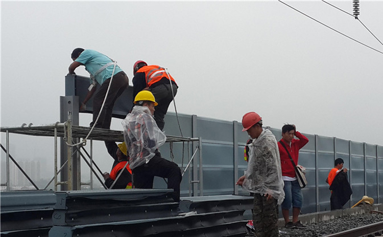 高速公路路基段声屏障遇到雨期雨季怎么施工需要注意什么